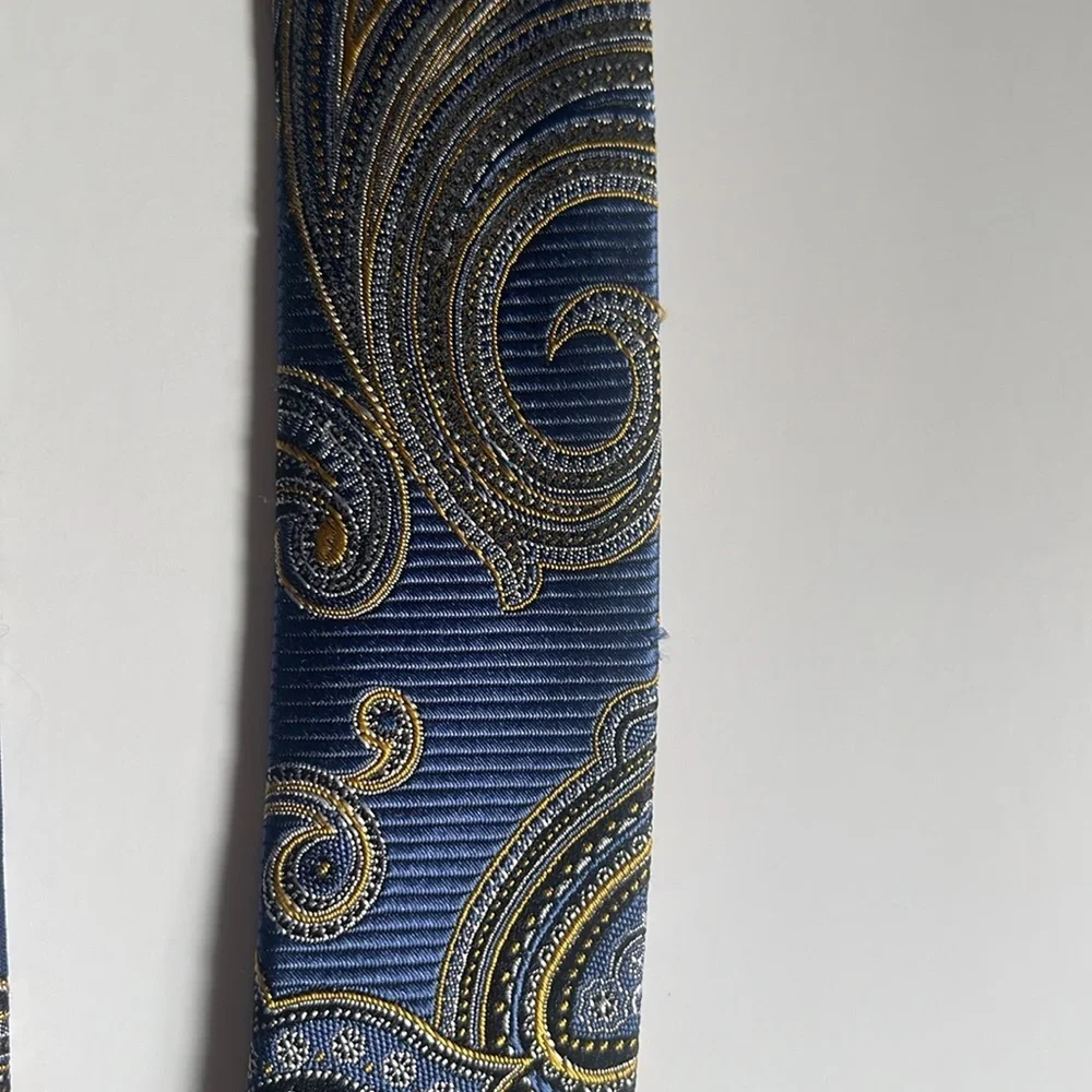 JOS. A. BANK Blue Gold Paisley Silk Tie Hand Made In China W: 3.5